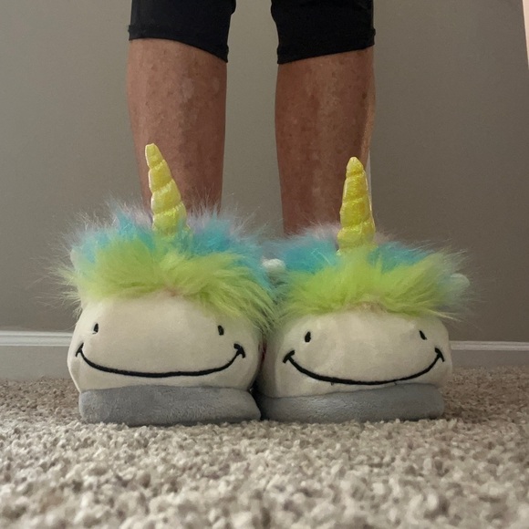UNICORN Plush Slippers Rainbow Puffy Novelty Smiling Comfy Cozy Cute 7 8 White - Picture 12 of 15